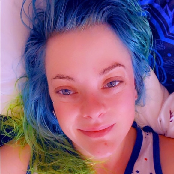 Meet your Posher, Ashley - Picture 2 of 2